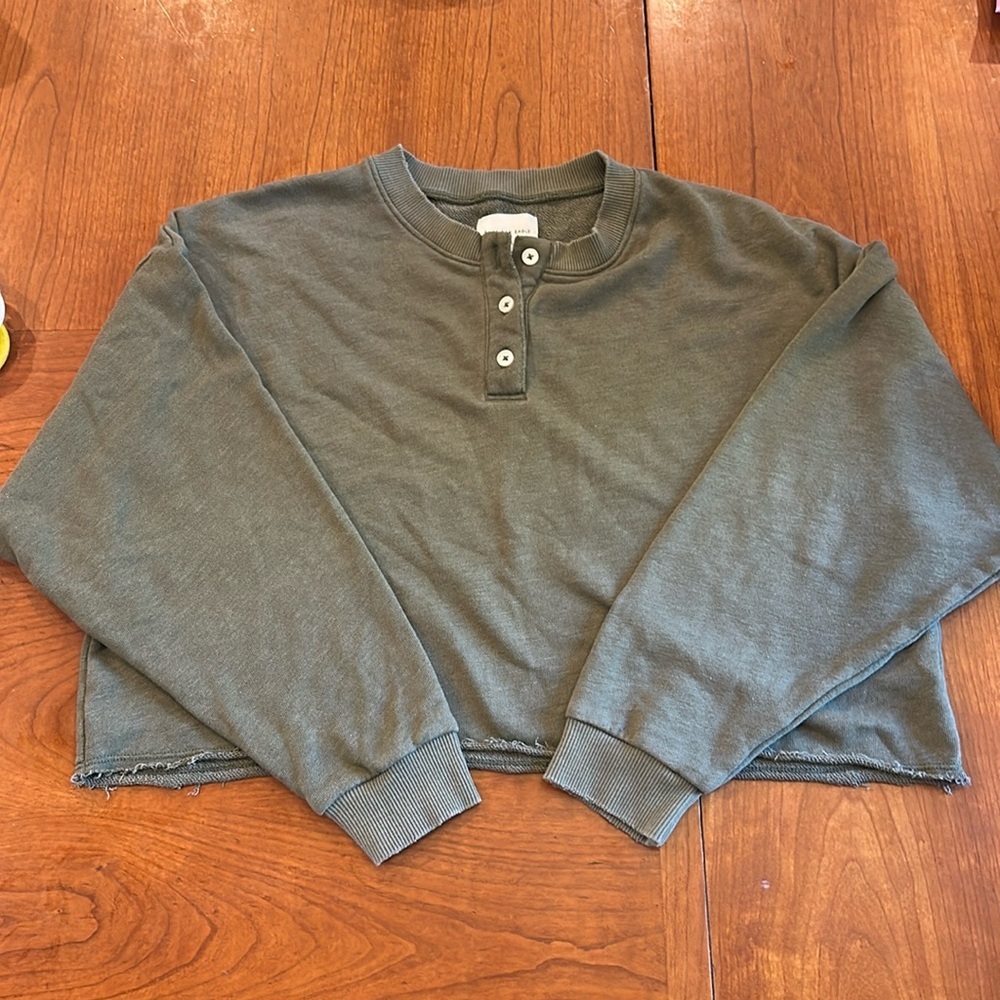 American Eagle Washed Green Cropped Henley Crewneck Sweatshirt Medium